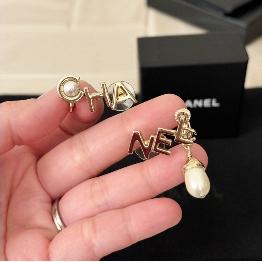 Authentic Chanel Limited Edition Pearl Split Logo CC Cuff / Climber Earrings - Picture 5 of 13